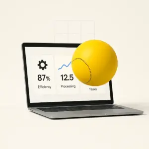 Portátil con KPIs en pantalla y esfera amarilla atravesándola; Ventajas del software a medida.